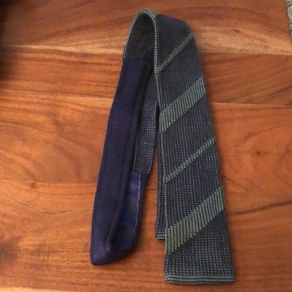UNIQUE HENRY GRETHEL BLUE AND GREEN STRIPED SQUARE TIE - Picture 1 of 4
